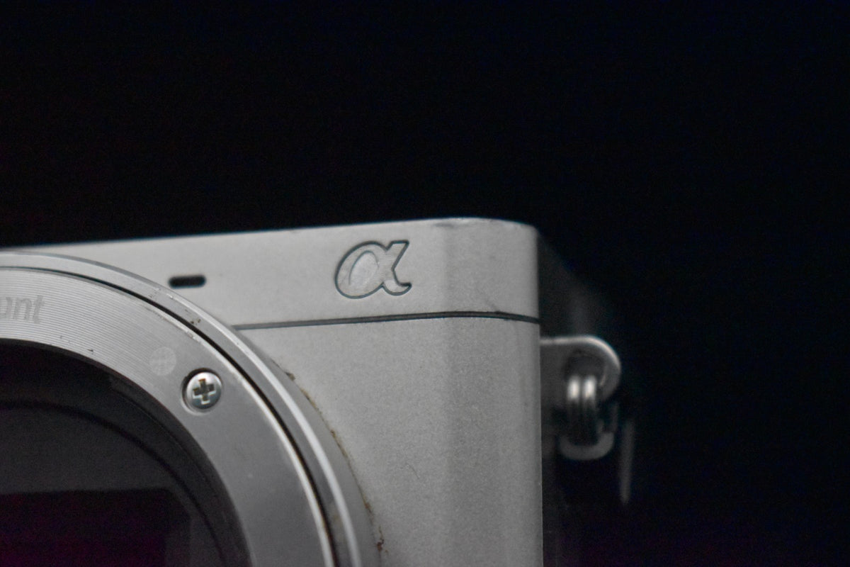 [US Duty Paid] Fotocamera digitale mirrorless Sony a6000 con obiettivo...