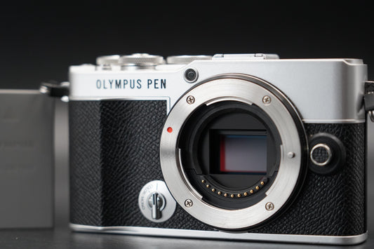 8560 cuts!! OLYMPUS PEN E-P7 Digital Camera Body Silver 11417