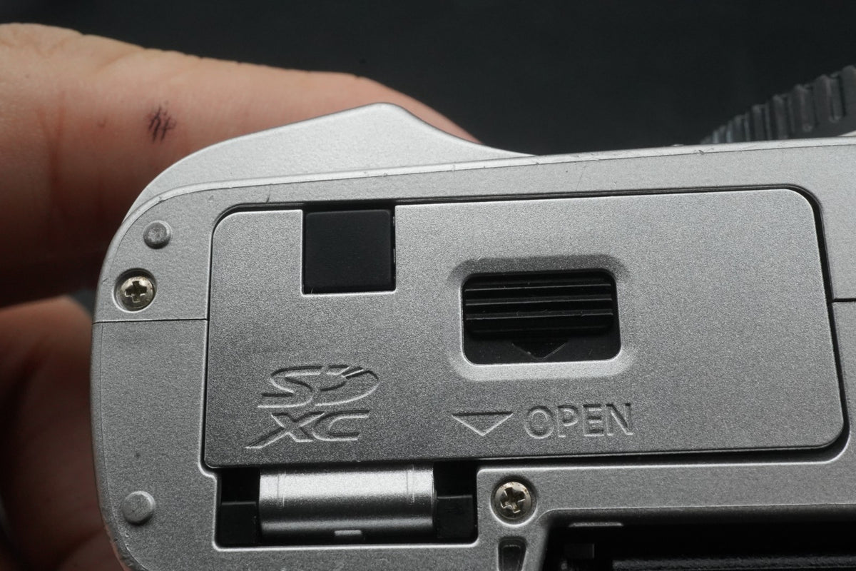 OLYMPUS PEN E-P7 Digital Camera Body Silver -8560 cuts- #11417