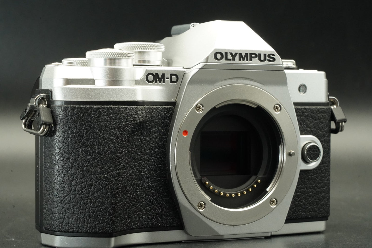 8882 cuts!! Olympus OM-D E-M10 Mark III Silver 11597