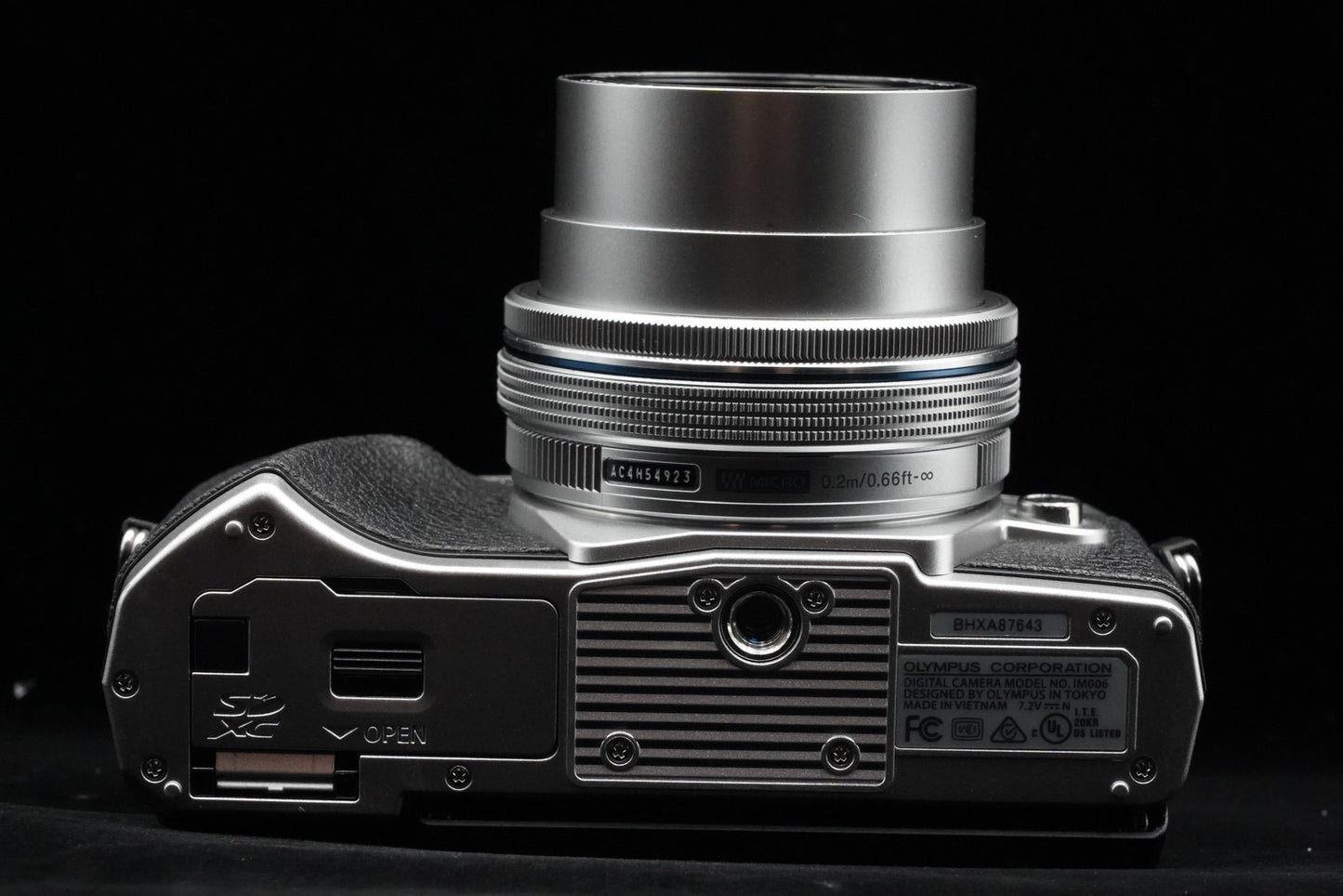 Olympus OM-D E-M10 Mark III Silver w/ 14-42mm + 40-150mm Lens Silver 10287