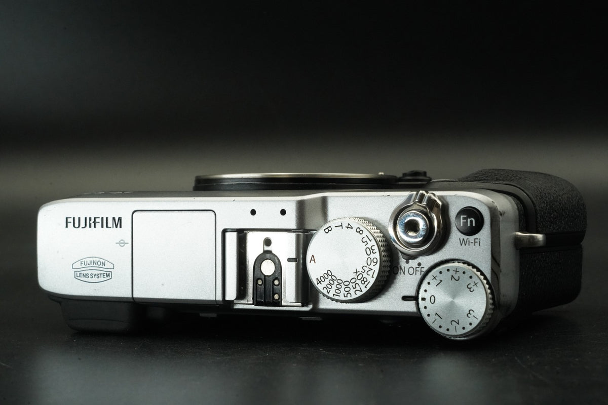 Fotocamera digitale mirrorless Fujifilm X-E2 argento usata #11976
