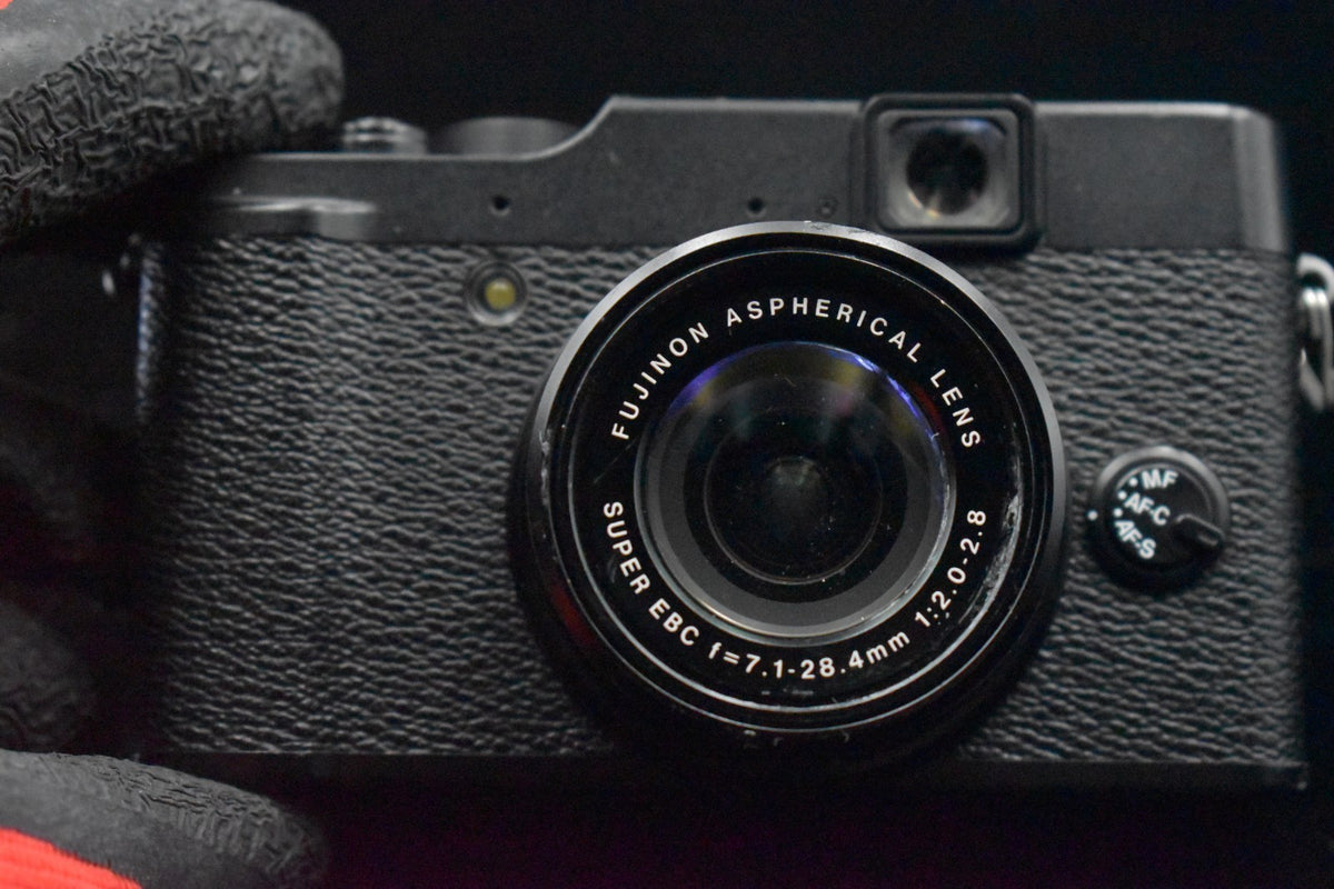 [US Duty Paid] Fujifilm X10 Black pPoint and Shoot Compact Digital Camera 9363