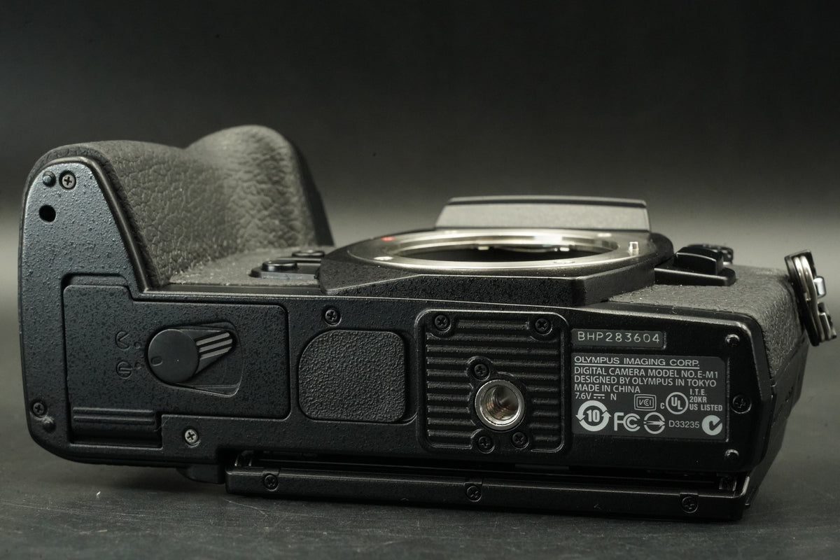 Olympus OM-D E-M1 Mark 1 Digital Camera Black Body -1123 cuts- #12381