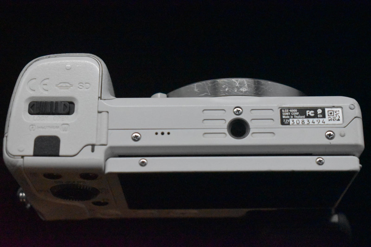 [US Duty Paid] Sony alpha a6000 Digital Mirrorless Camera with Lens White 8287