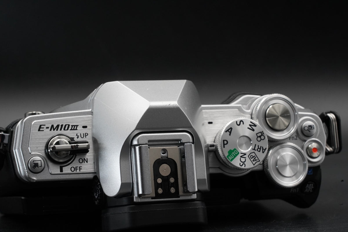 Olympus OM-D E-M10 Mark III Silver Digital Camera Body Only -782 cuts- #11446