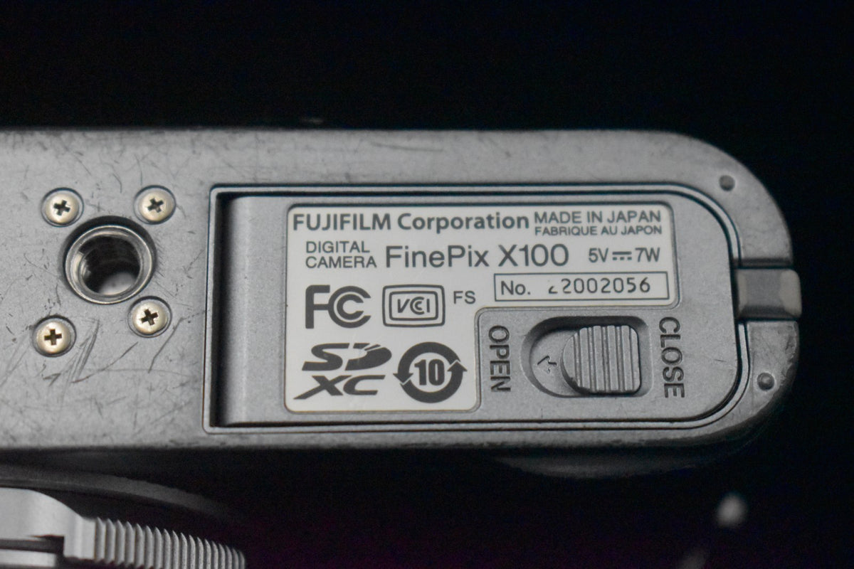 [US Duty Paid] Fujifilm X100 FinePix X Series 12.3MP Silver Digital Camera 8592