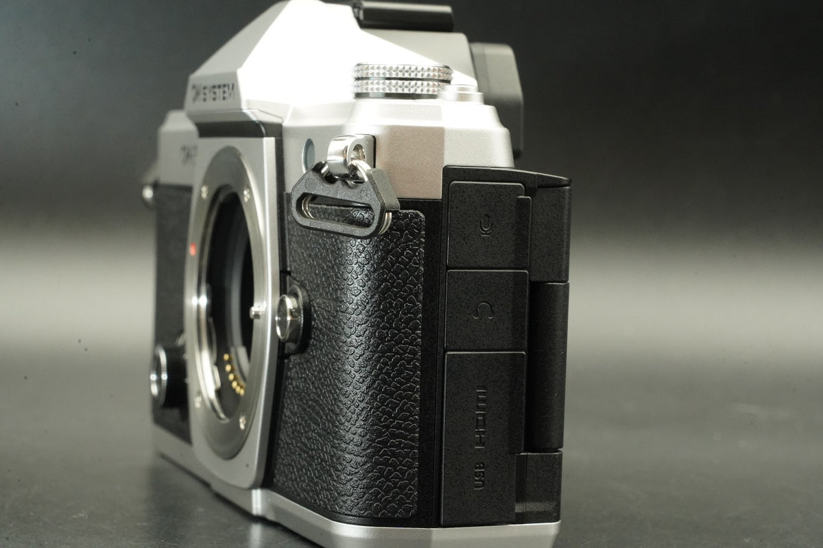 OM SYSTEM OM-3 Mirrorless Camera Silver -223 cuts- #11668