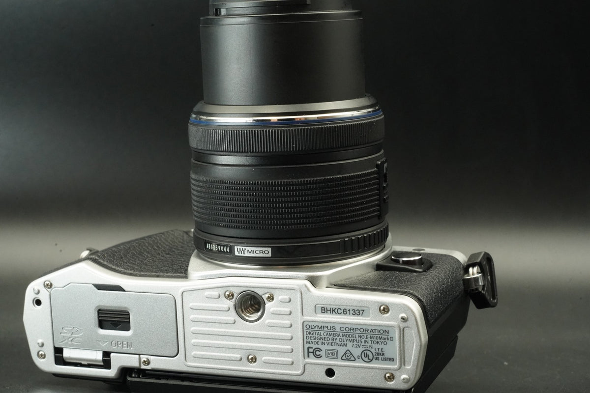 Olympus OM-D E-M10 Mark II Silver w/ 14-42mm + 40-150mm Lens -872 cut- #12315