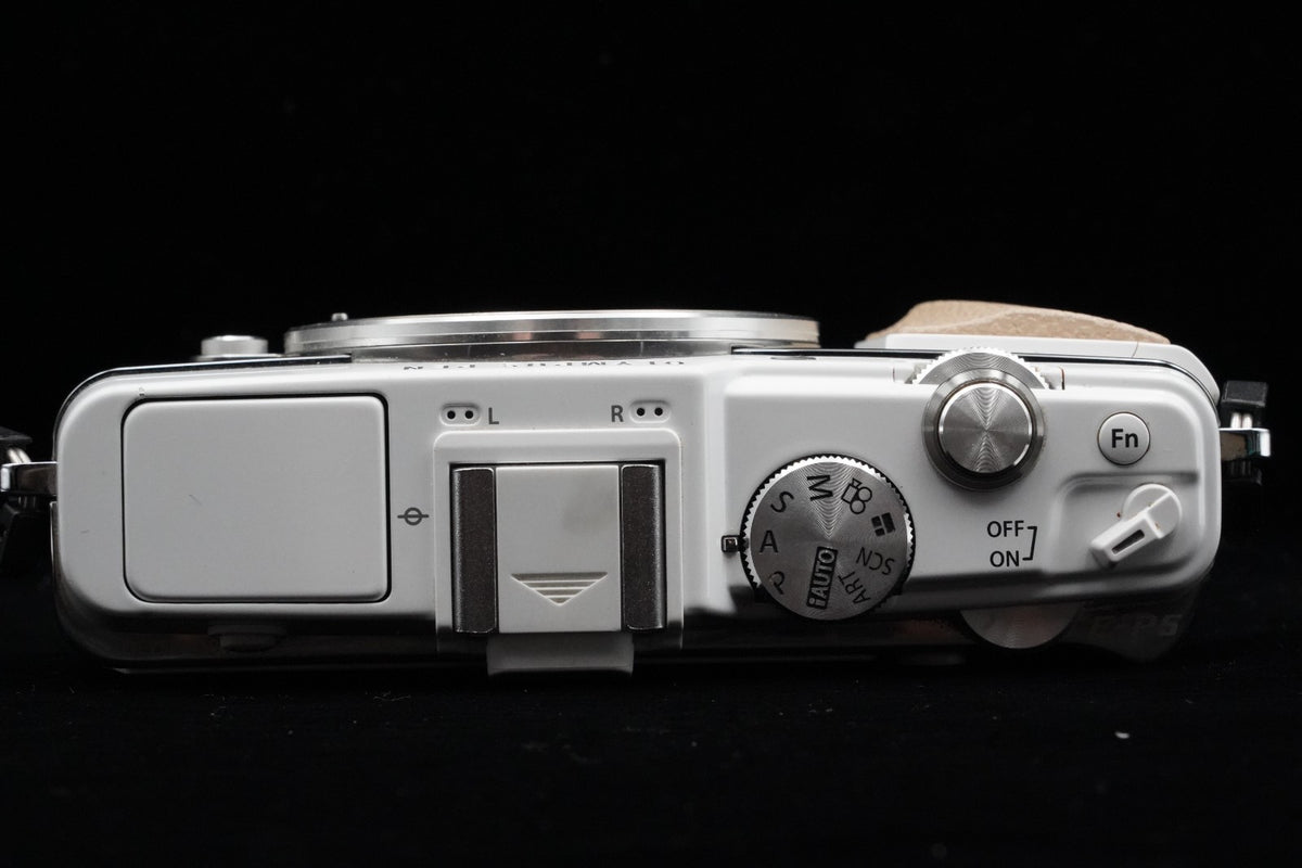 Olympus PEN E-P5 White Body Wifi Digital Camera Japan US STOCK #9454