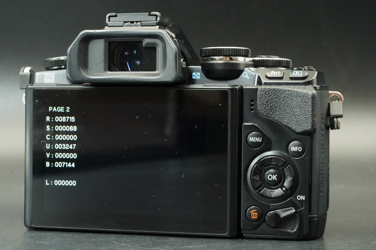 Olympus OM-D E-M10 Mirrorless Camera + 14-42mm 40-150mm -2888 cuts- #11793
