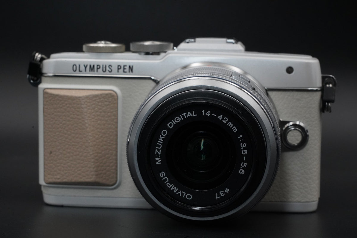 Olympus PEN E-PL7 Digital Camera White with 2 Lenses -4410 cut- #12132