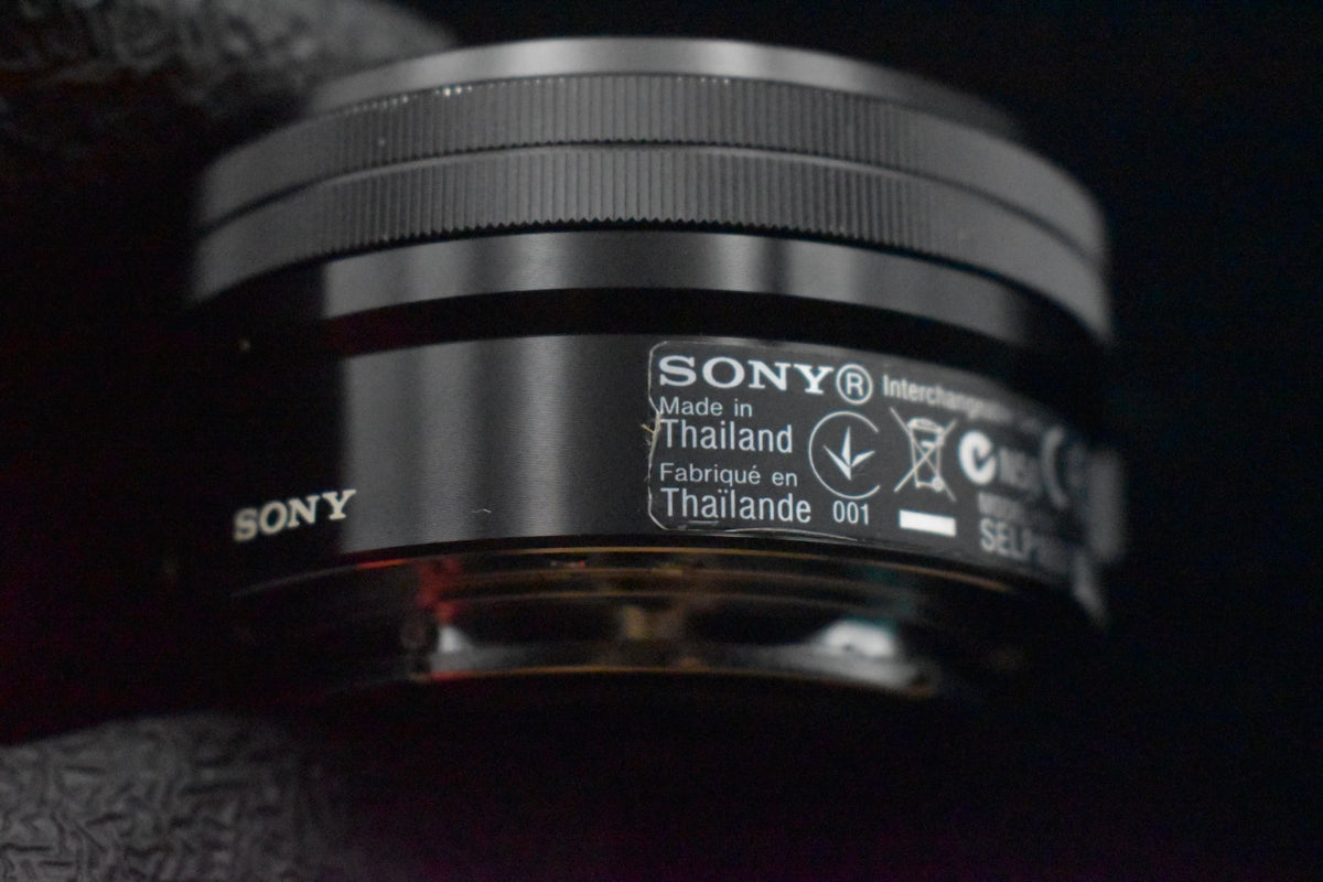 [US Duty Paid] Cámara digital sin espejo Sony Alpha a6000 con lente negra 9237