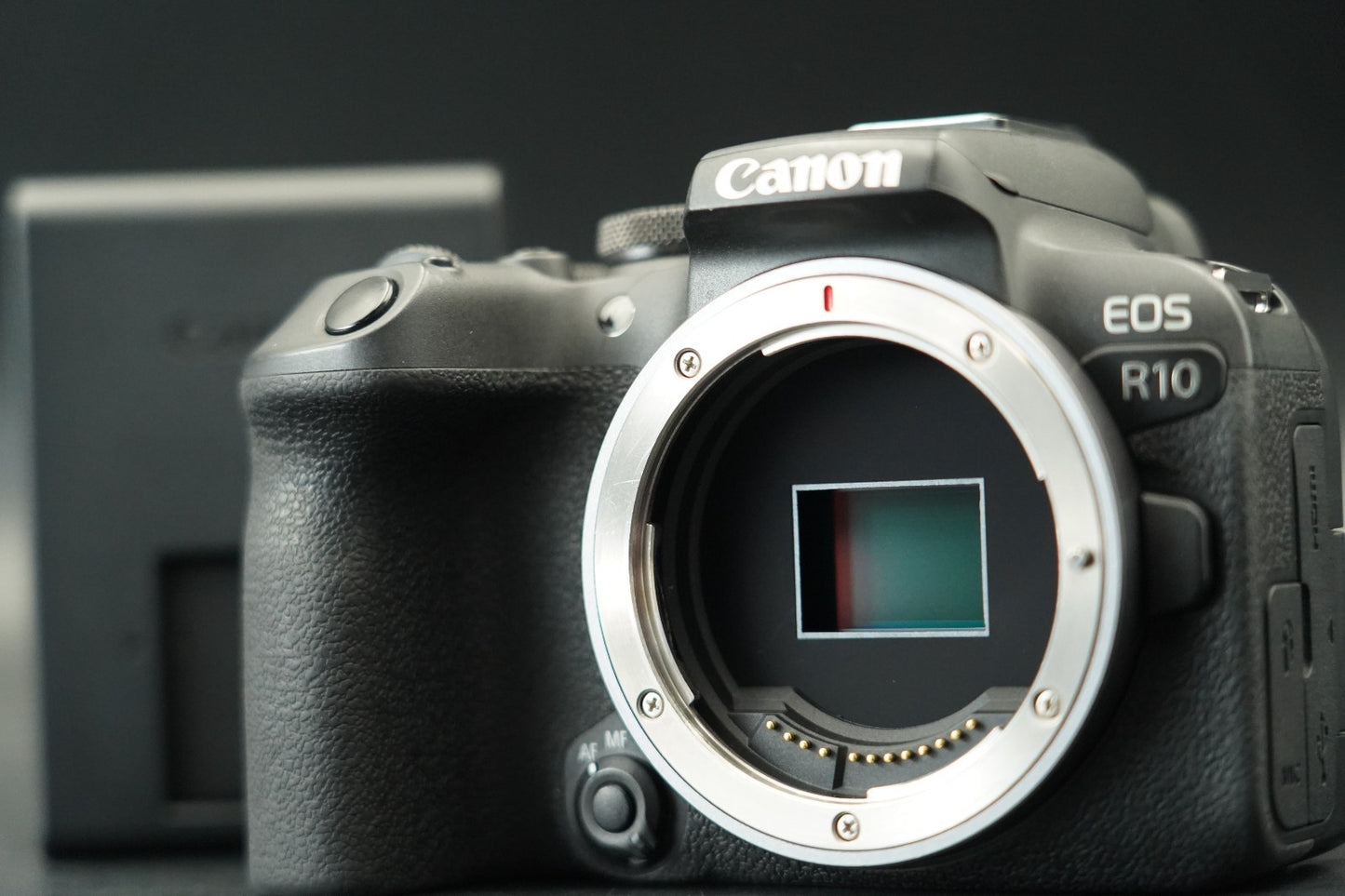 ONLY 2% cuts!! Canon EOS R10 Black APS-C Mirrorless Digital Camera 11684