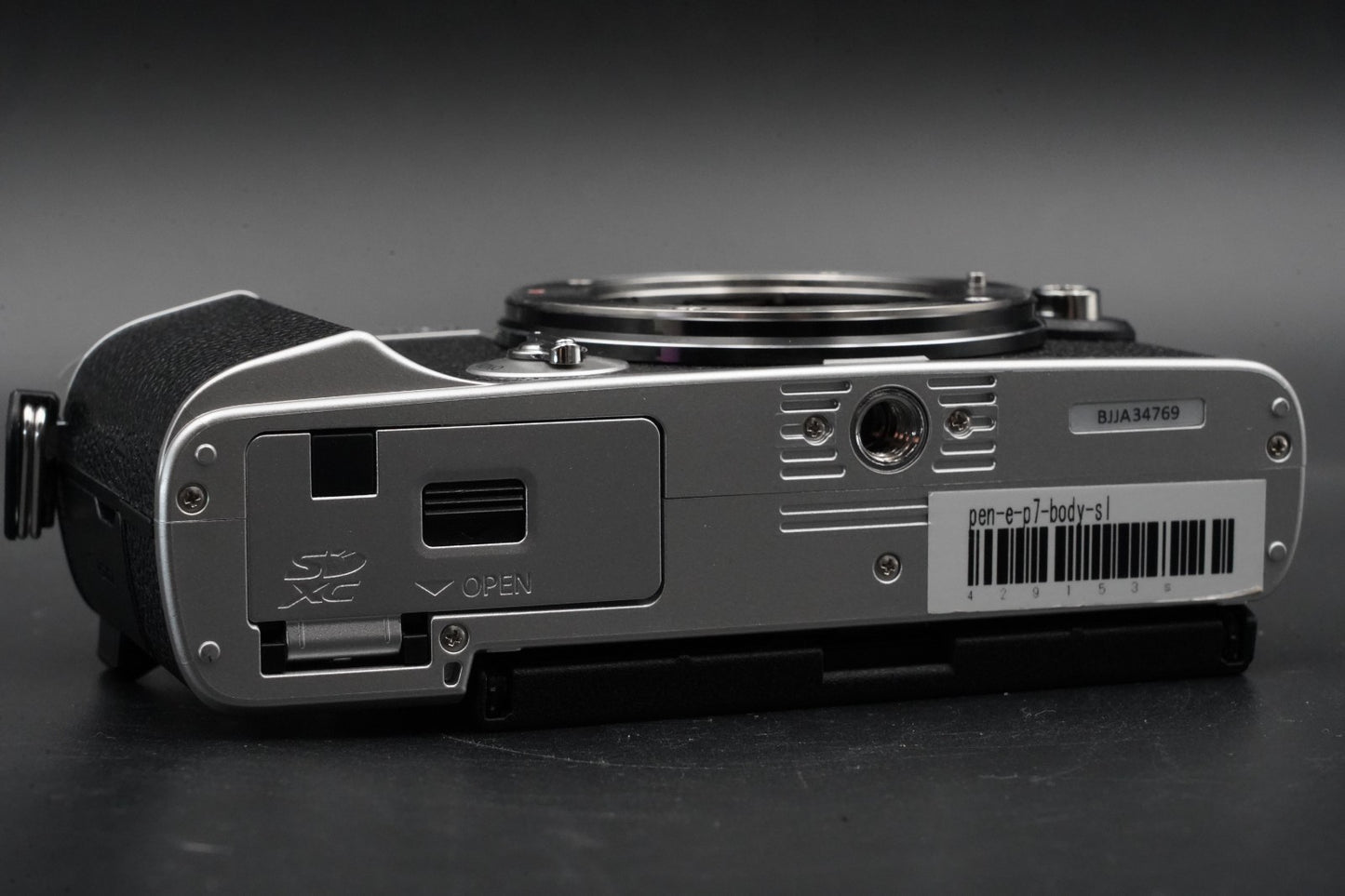 2061 cuts!! OLYMPUS PEN E-P7 Digital Camera Body Silver 10965