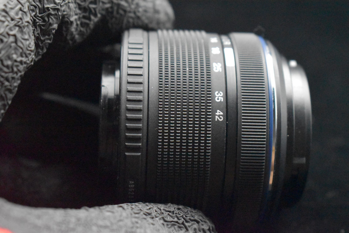 6807 Schuss! [US Duty Paid] Olympus E-PL8 mit 40-150mm Objektiv...