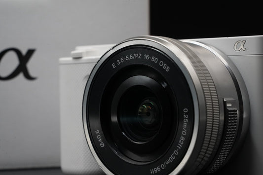 Sony Alpha ZV-E10 with Lens Mirrorless Vlog Camera White US Duty Paid 10469