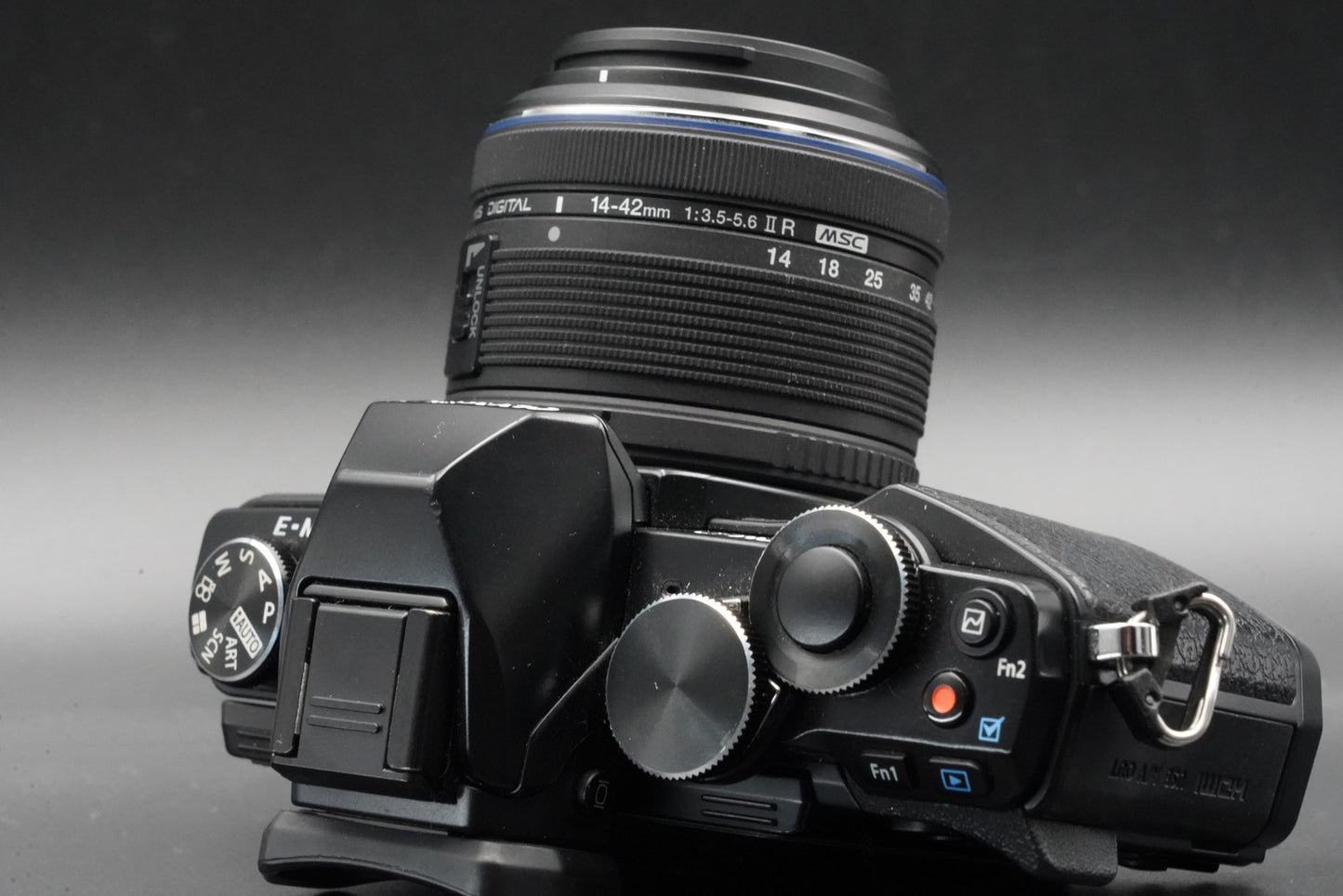 2888 cuts! Olympus OM-D E-M10 Mirrorless Camera + 14-42mm 40-150mm 11027