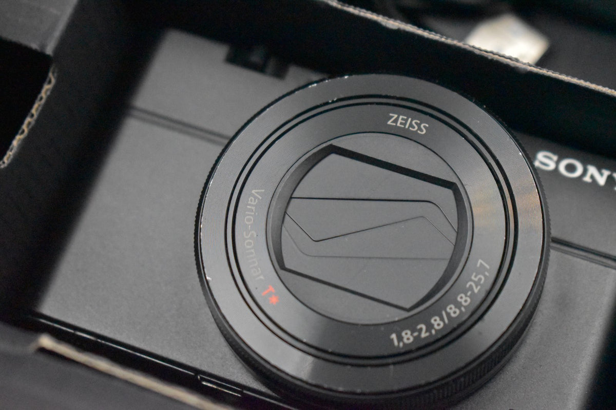 [US Duty Paid] Sony Cyber-shot DSC-RX100M3 III Point Shoot Digital Camera 9364
