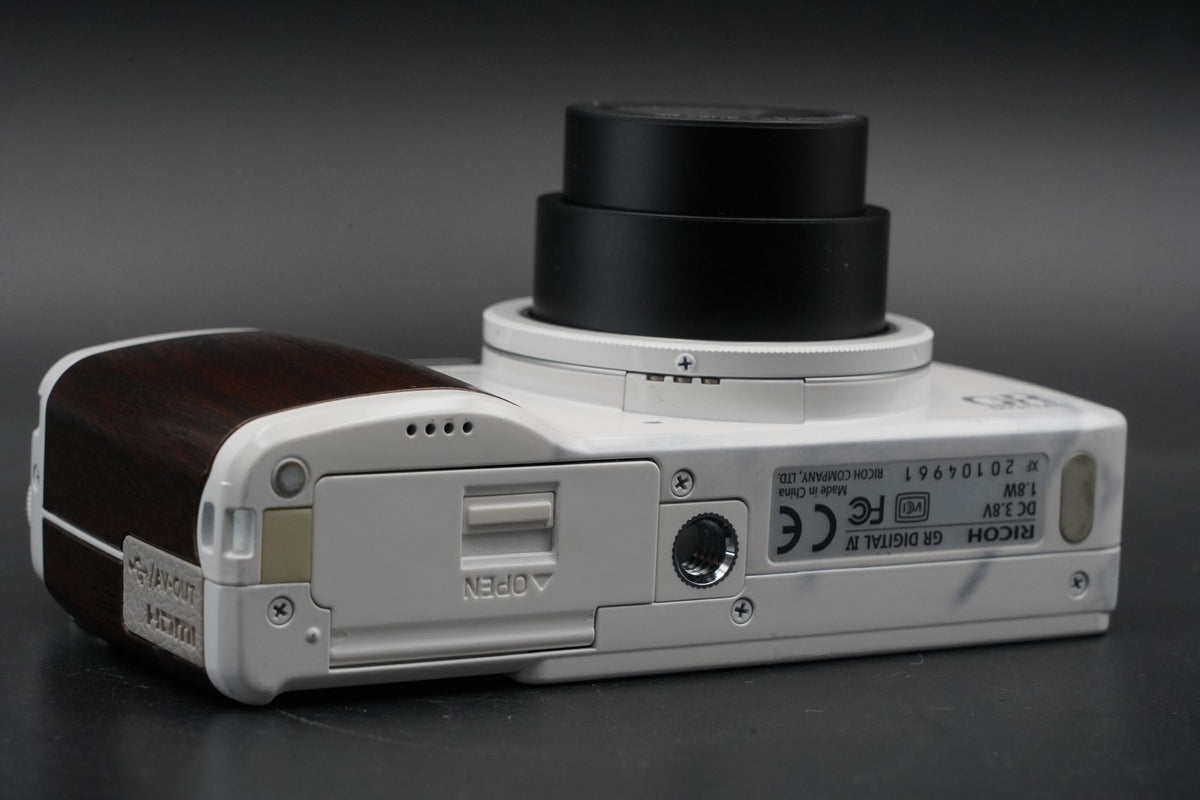 Ricoh GR Digital IV 10.4MP Digital Camera White -815 cuts- #11024