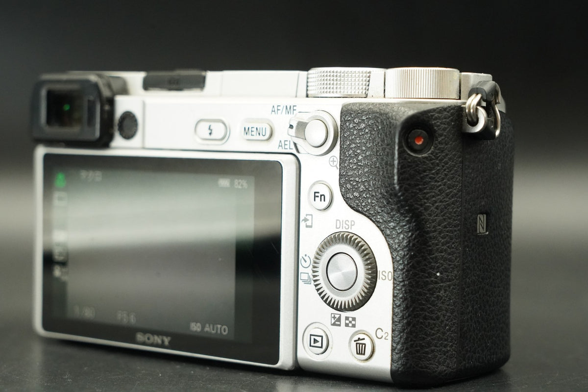 Sony A6400 Mirrorless Digital Camera with 2 Lenses Silver -595 cuts- #12173