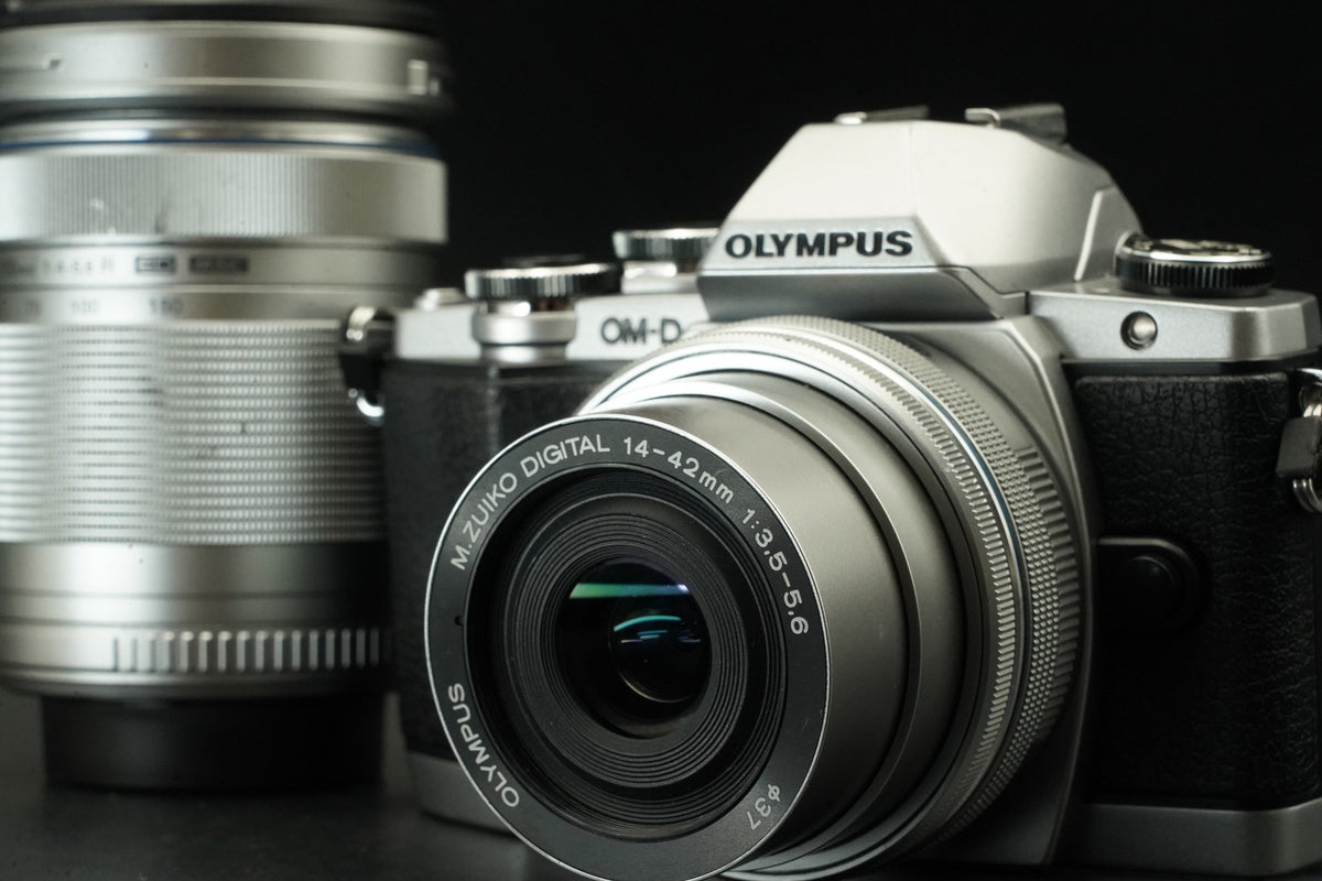 Olympus OM-D E-M10 Camera + 14-42mm 40-150mm -21257 cuts- US STOCK #11991