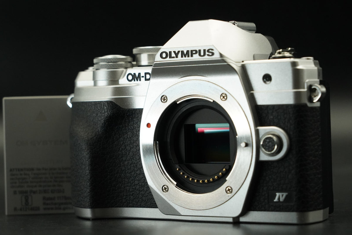 Olympus OM-D E-M10 Mark IV Silver Mirrorless Camera -10104 cut- US STOCK #12140
