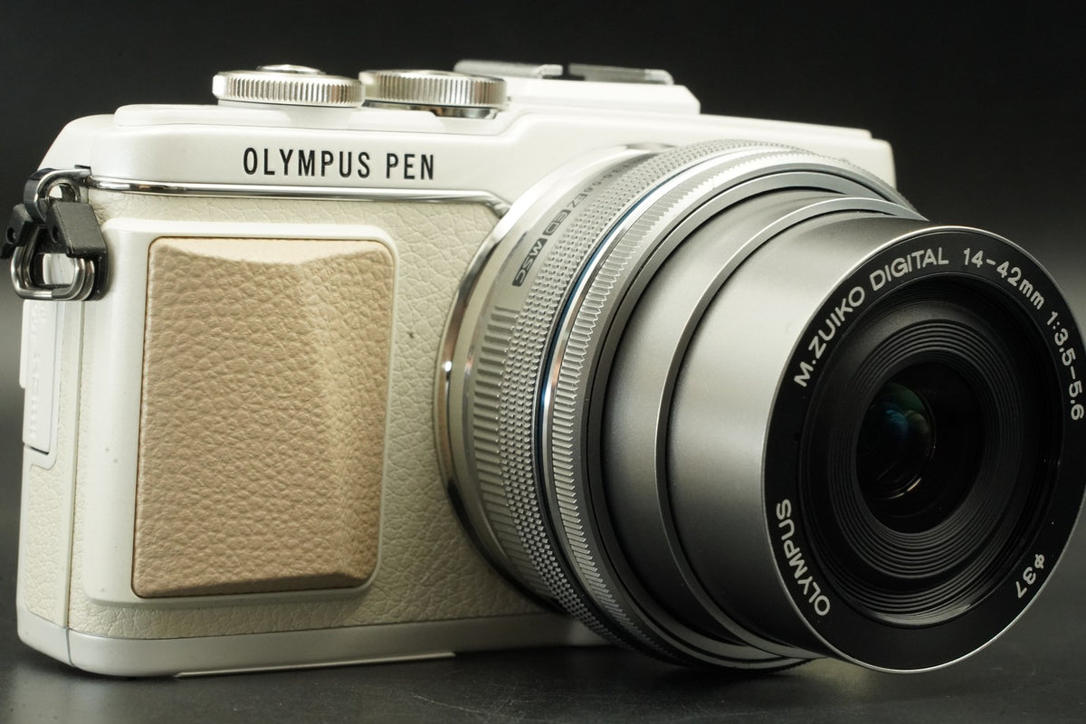 Olympus PEN E-PL7 Digital Camera White with 2 Lenses -4410 cut- US STOCK #12132