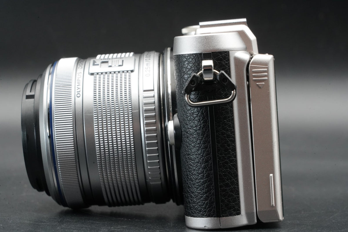 Olympus E-PL8 w/ 40-150mm Lens Digital Camera Silver US STOCK #11321