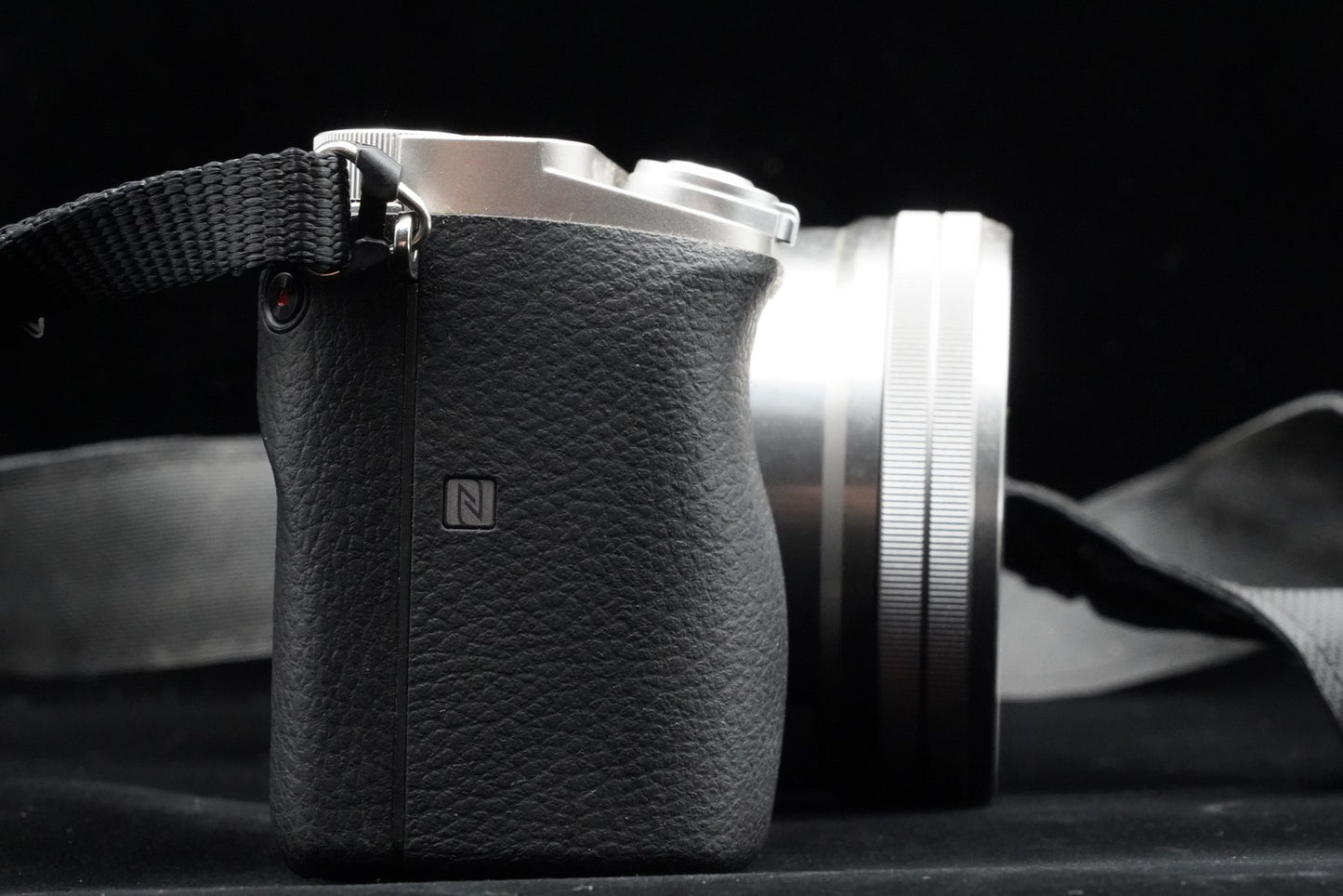 2 Lenses! [US DUTY PAID] Sony a6000 Digital Mirrorless Camera Silver 10371
