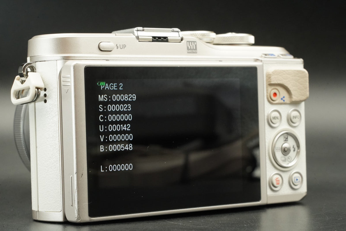 OLYMPUS PEN E-PL9 16.1MP Digital Camera w/ 2 Lens White -829 cuts- #11492