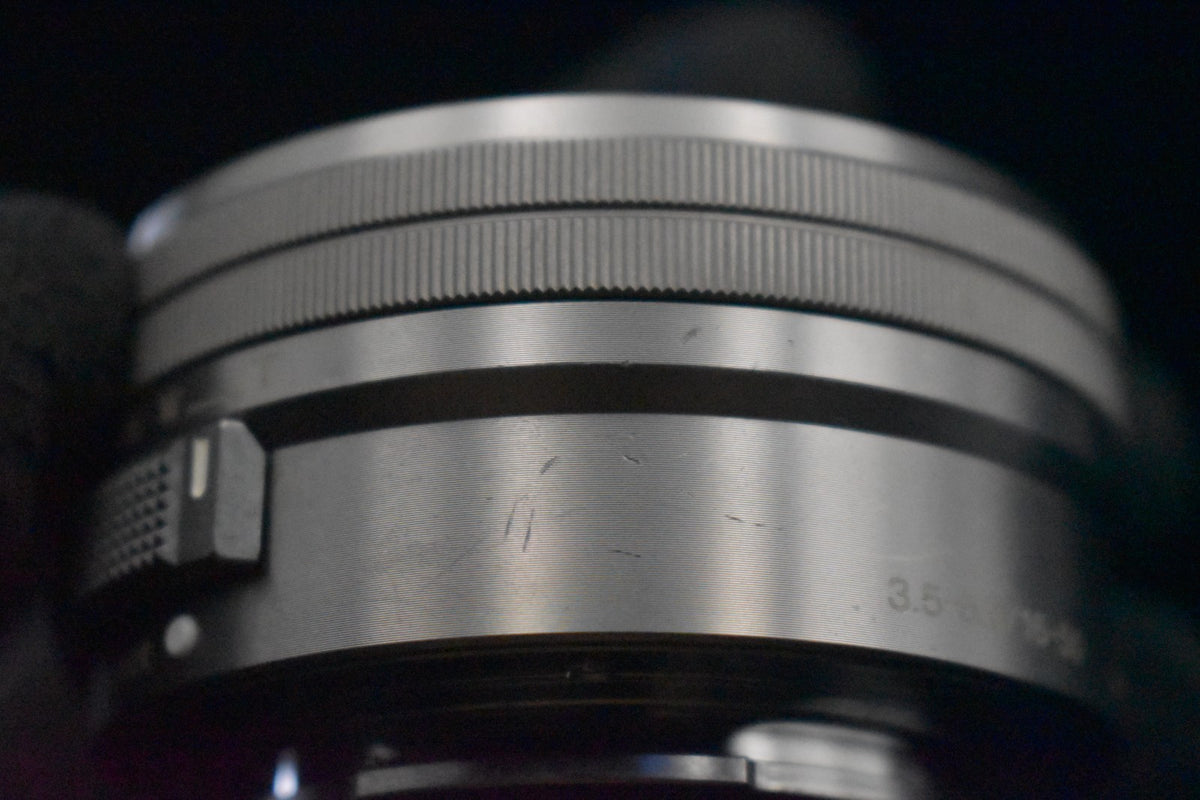 [US Duty Paid] Fotocamera digitale mirrorless Sony Alpha a5000 con...