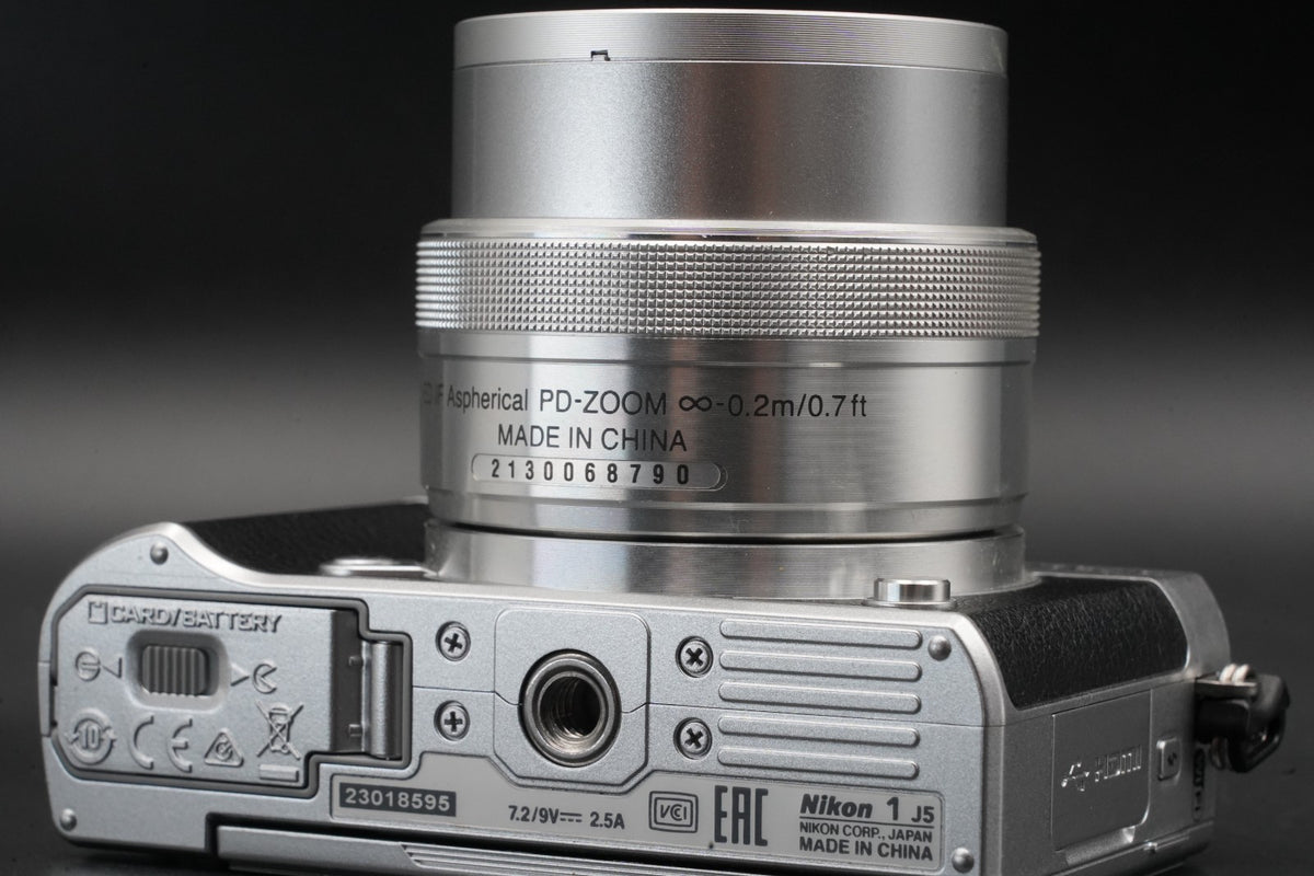 Nikon 1 J5 Silver w/ 10-30mm Lens Mirrorless Camera -988 cuts- #11477