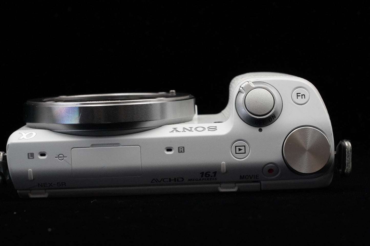 [US Duty Paid] Sony Alpha NEX-5R Mirrorless Camera Bundle with Lens White 9486