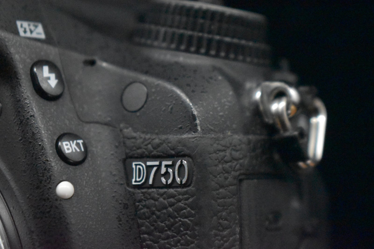 [US Duty Paid] Nikon D750 24.3MP DSLR Digital SLR Camera Body 8233