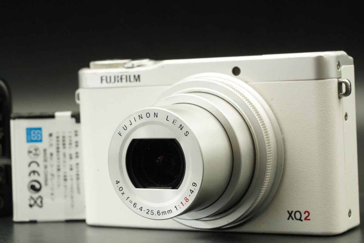 FUJIFILM XQ2 White 12.0MP Digital Camera #12473