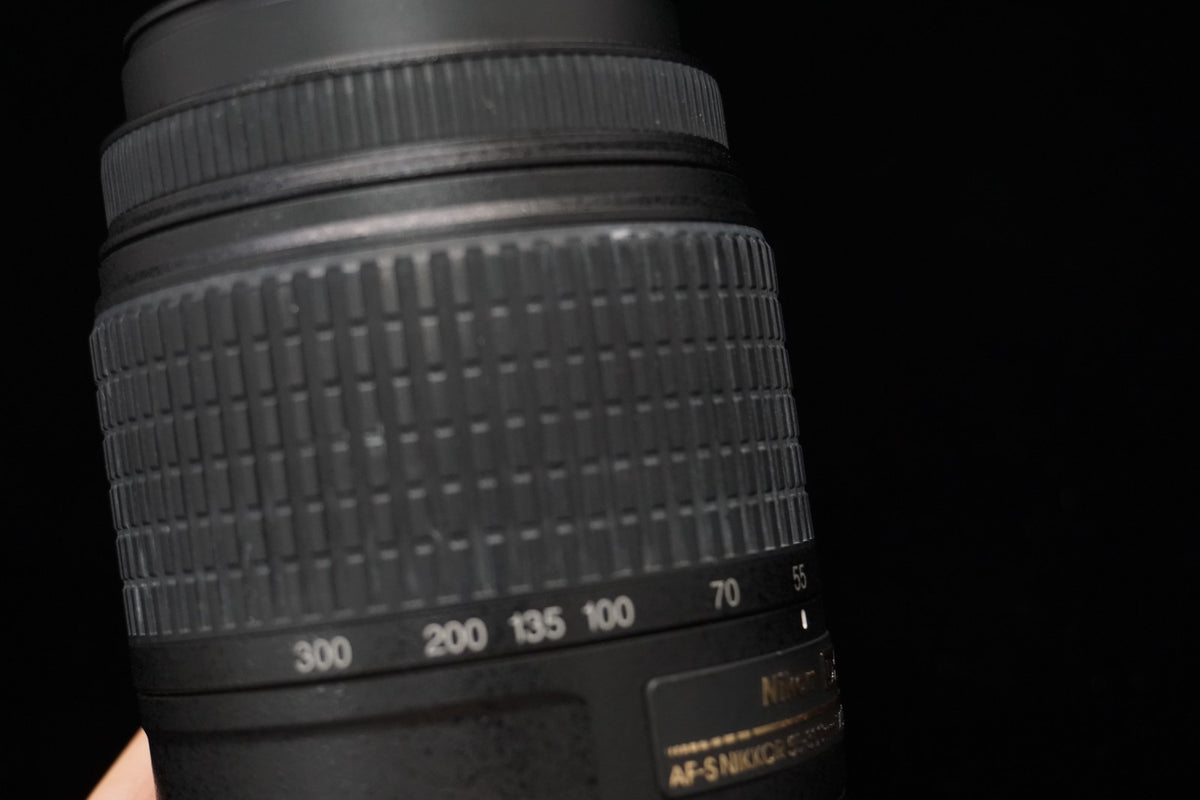 Nikon AF-S DX NIKKOR 55-300mm F/4.5-5.6 G ED VR Lens 10687-90 710-12