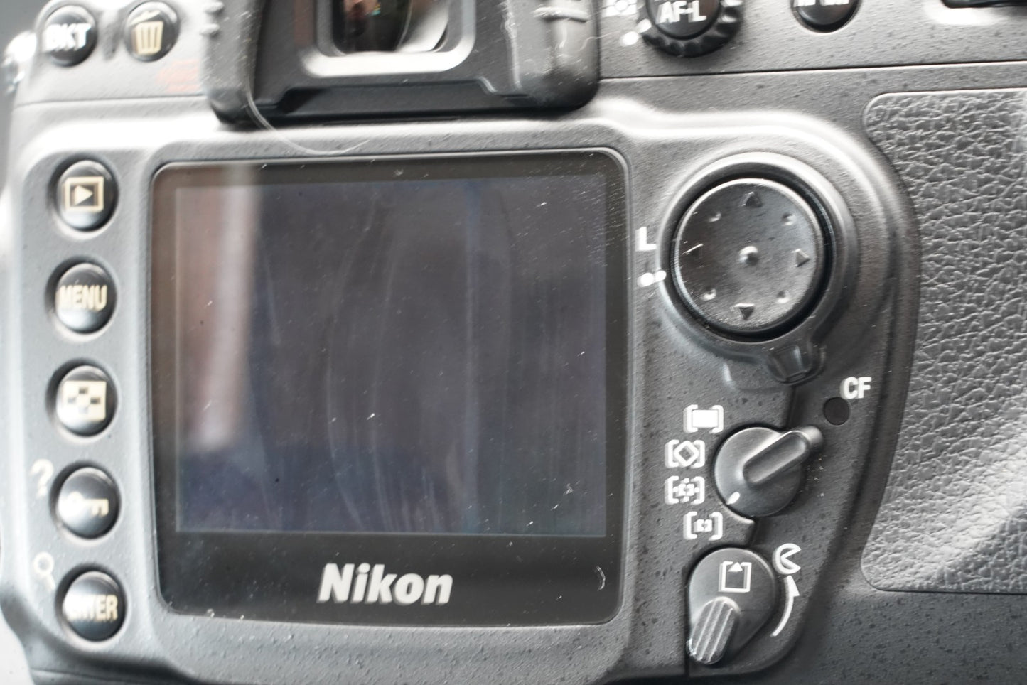 711 cuts!! Nikon D200 10.2MP Digital SLR Camera Black Body Battery 11256