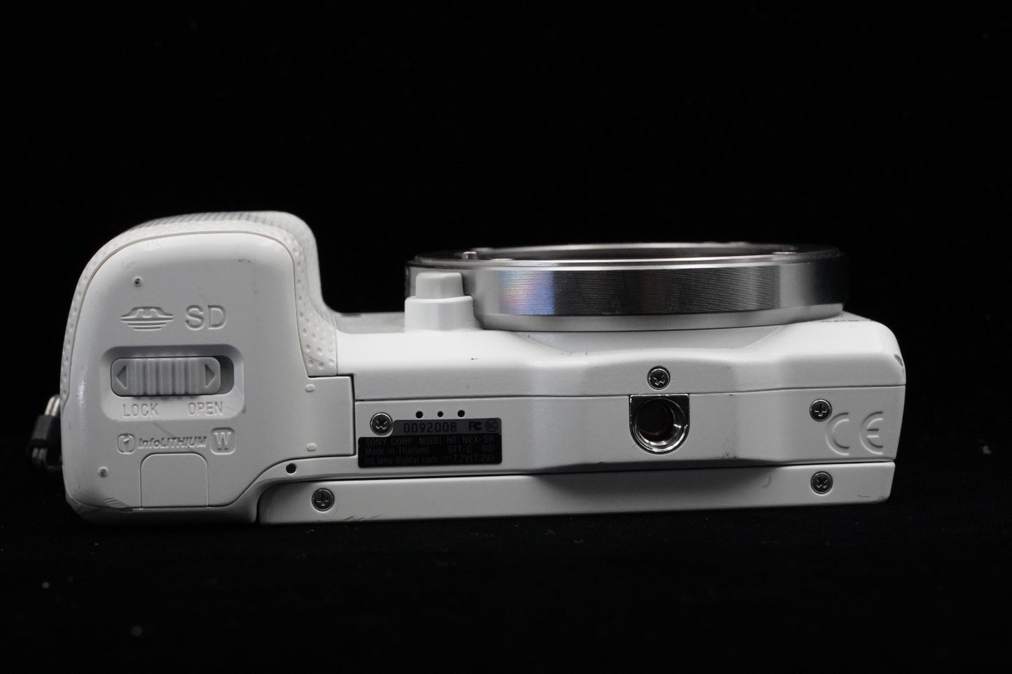 [US Duty Paid] Sony Alpha NEX-5R Mirrorless Camera Bundle with Lens White 9486