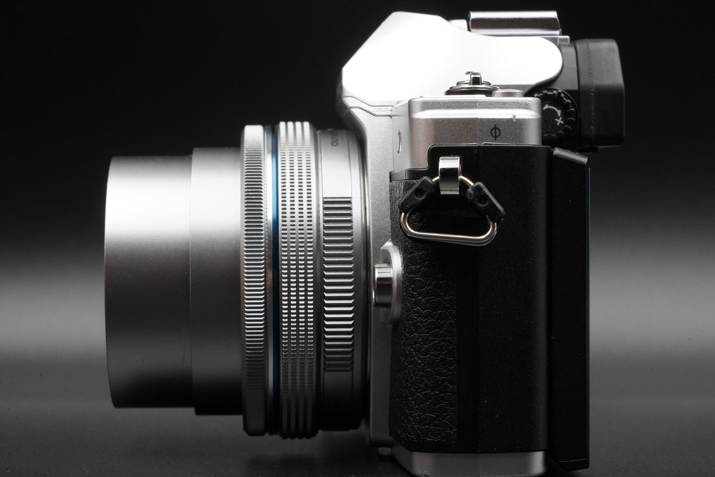 Olympus OM-D E-M10 Mark III Silver Body Only Silver w/ 2 Lenses10447