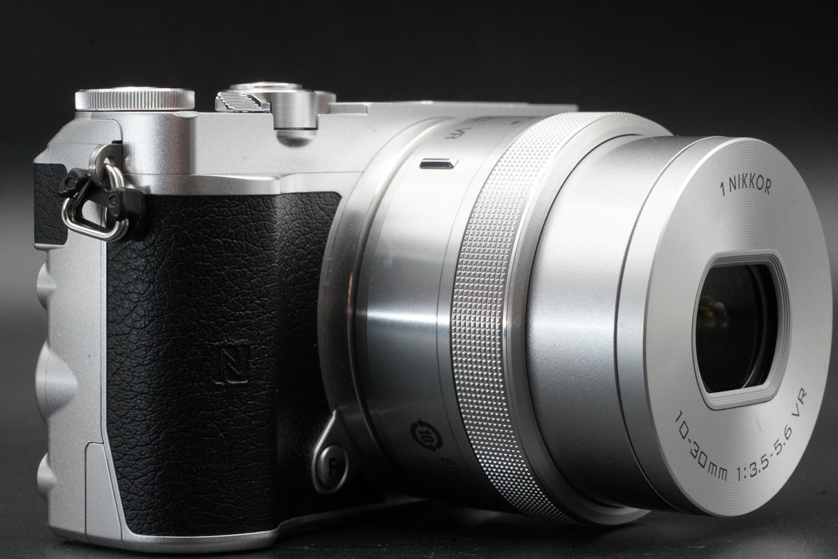 Nikon 1 J5 Silver w/ 10-30mm Lens Mirrorless Camera -988 cuts- #11477