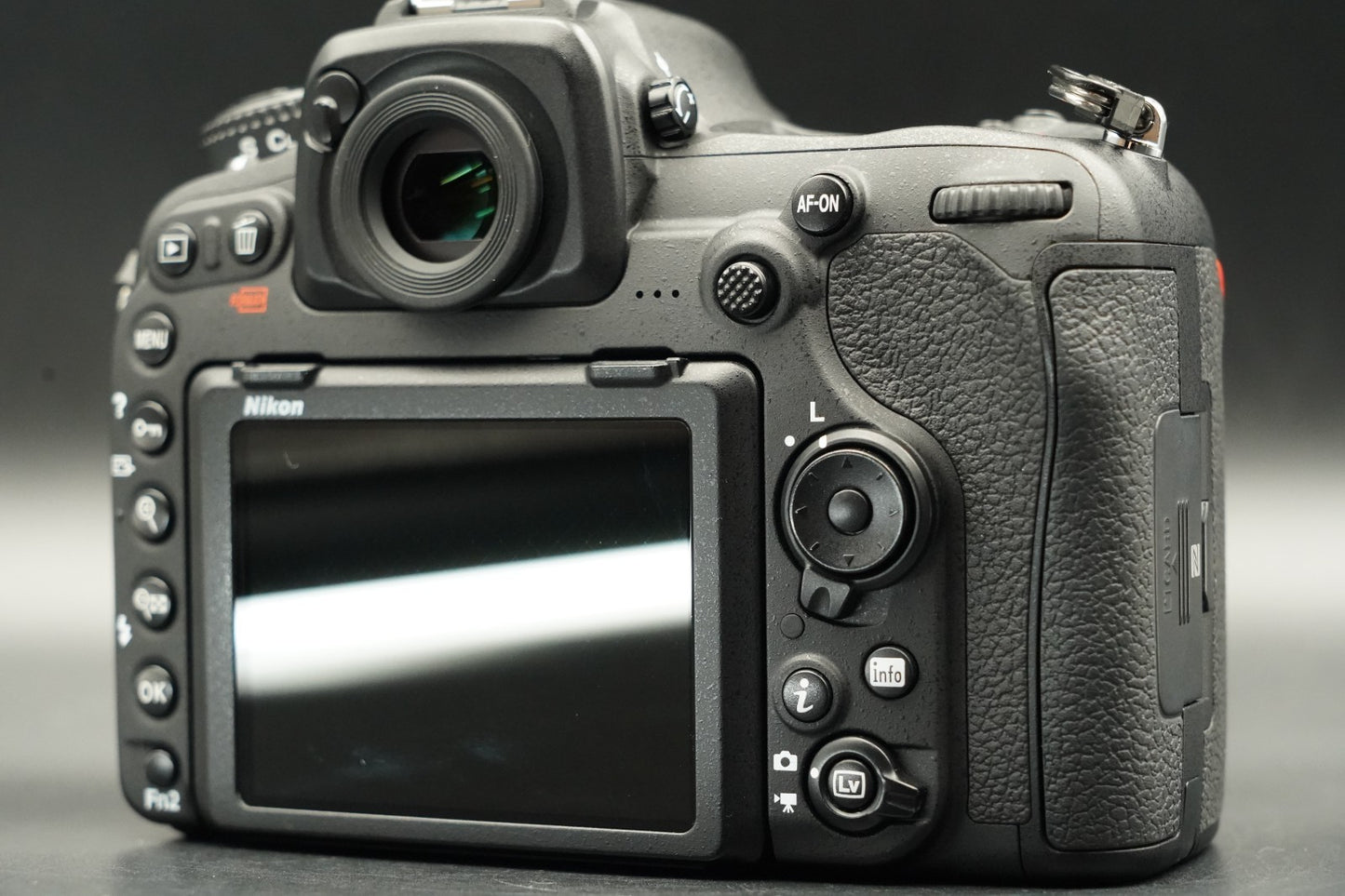 ONLY 6% cuts!! Nikon D500 20.9MP Digital SLR Camera Body 11599