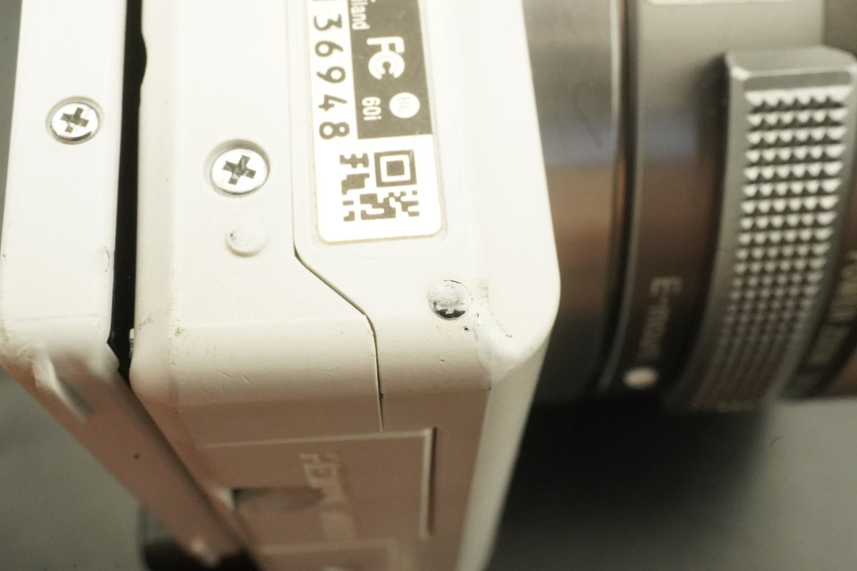 Sony a6000 Digital Camera White w/ 16-50 + 55-210mm -14850 cut US STOCK #12011