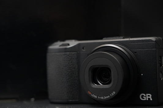 RICOH GR 16.2MP Digital Compact Camera Black ALMOST UNUSED 10653