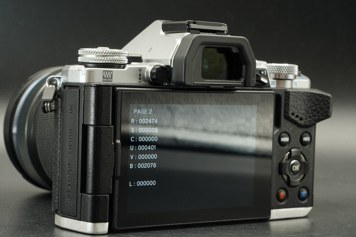 Olympus OM-D E-M5 Mark II w/ M.ZUIKO 14-150 Lens Silver -2474 cuts- #11473