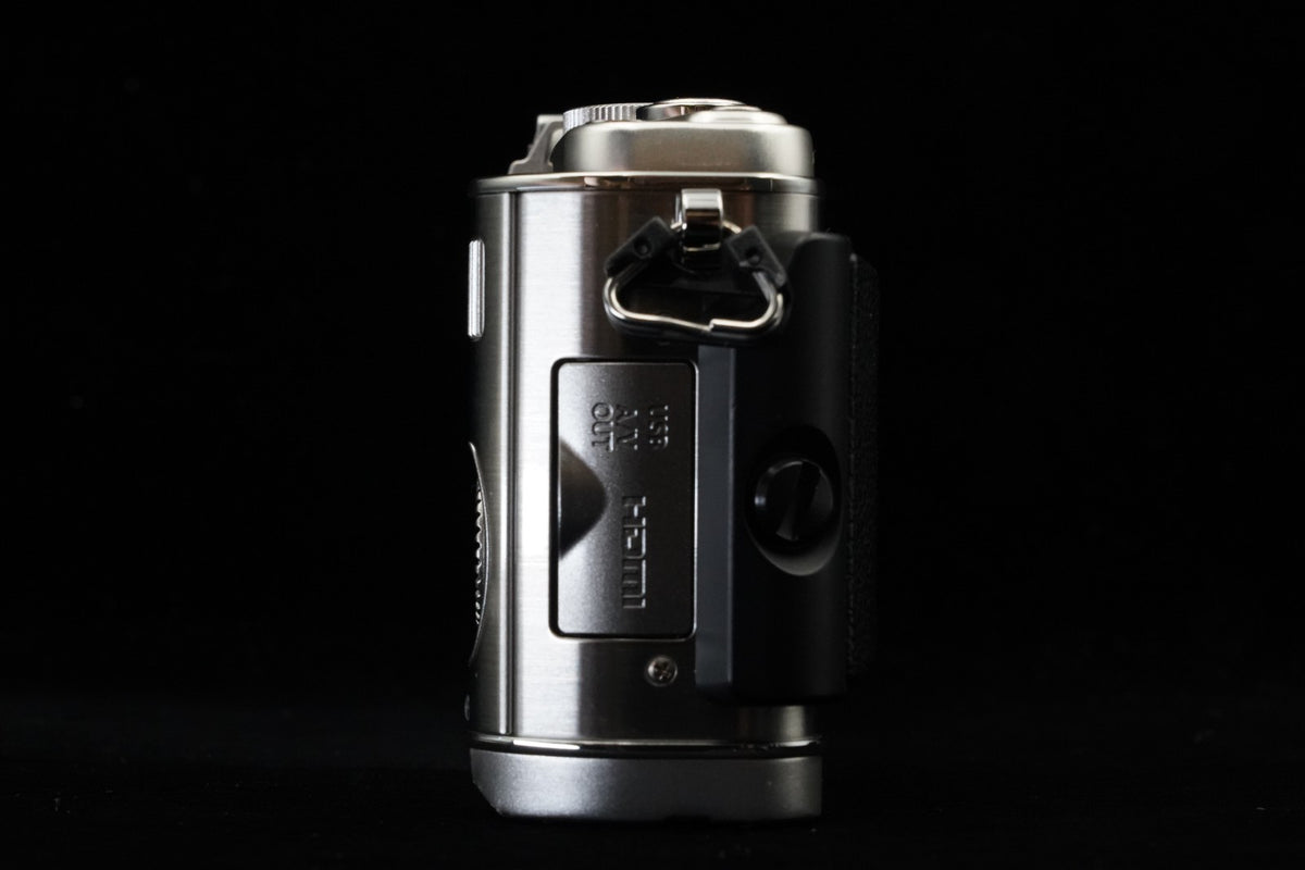 Olympus PEN E-P3 Digital Camera Silver From Japan [] US STOCK #9490