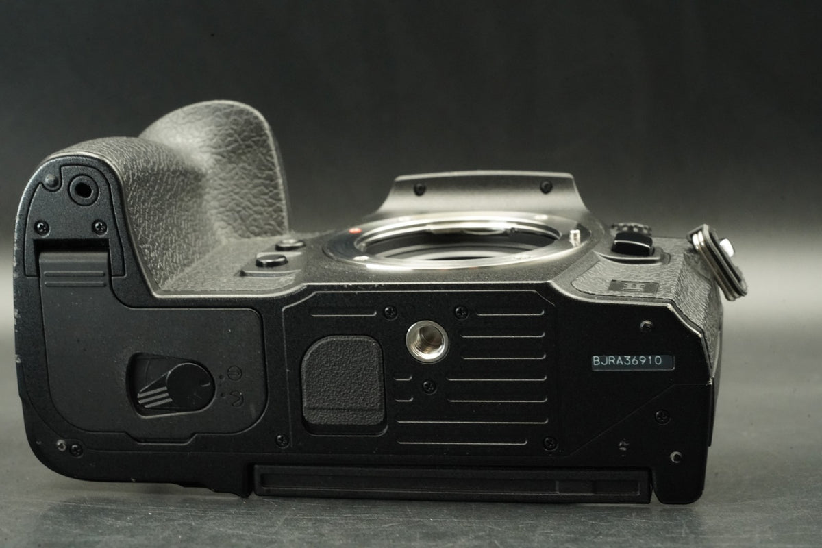 OM SYSTEM OM-1 Mark II Mirrorless Camera -5679 cuts- US STOCK #12334