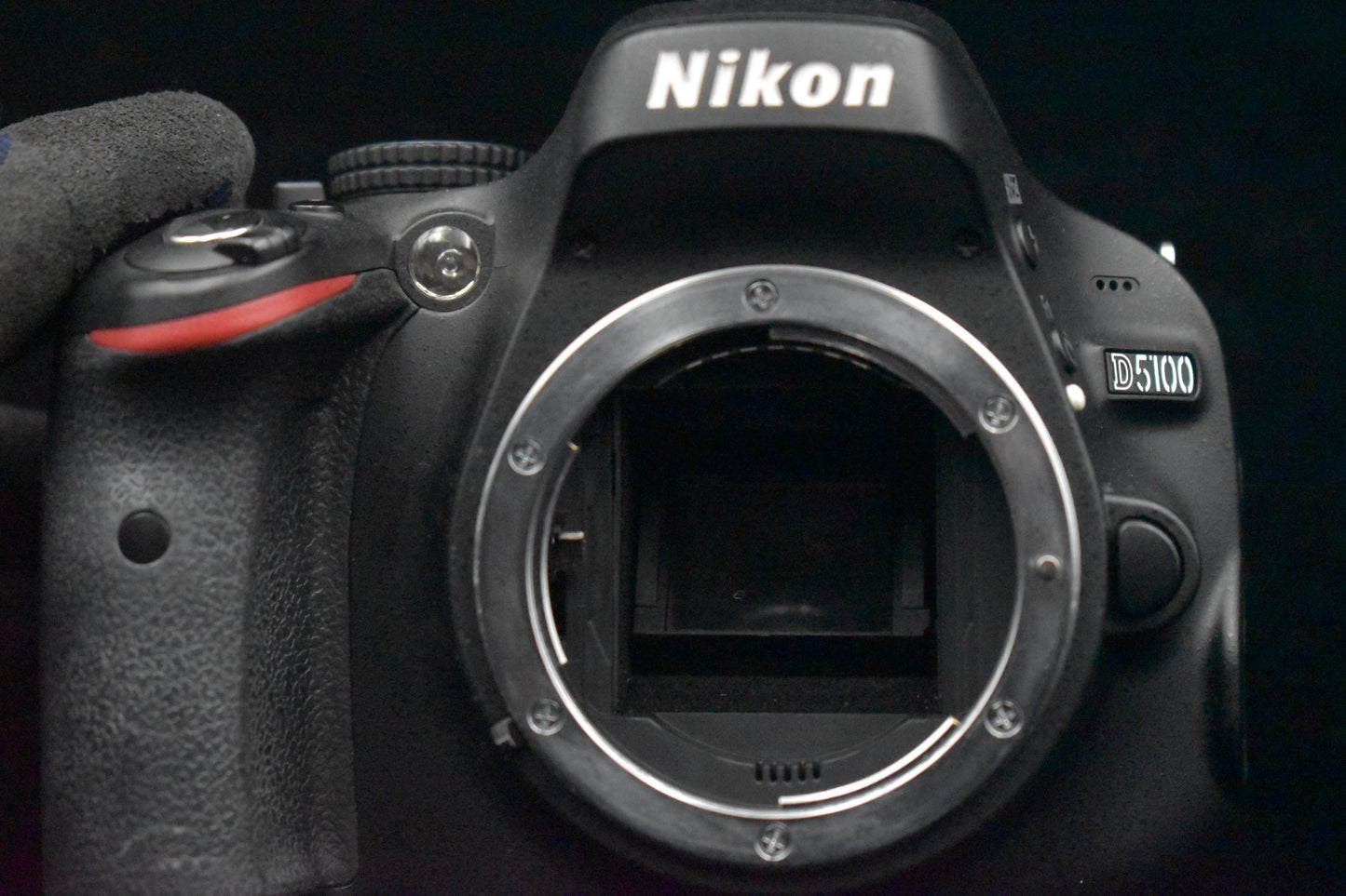 [US Duty Paid] Nikon D5100 16.2MP DSLR Digital Professional Camera w/ Lens 9000