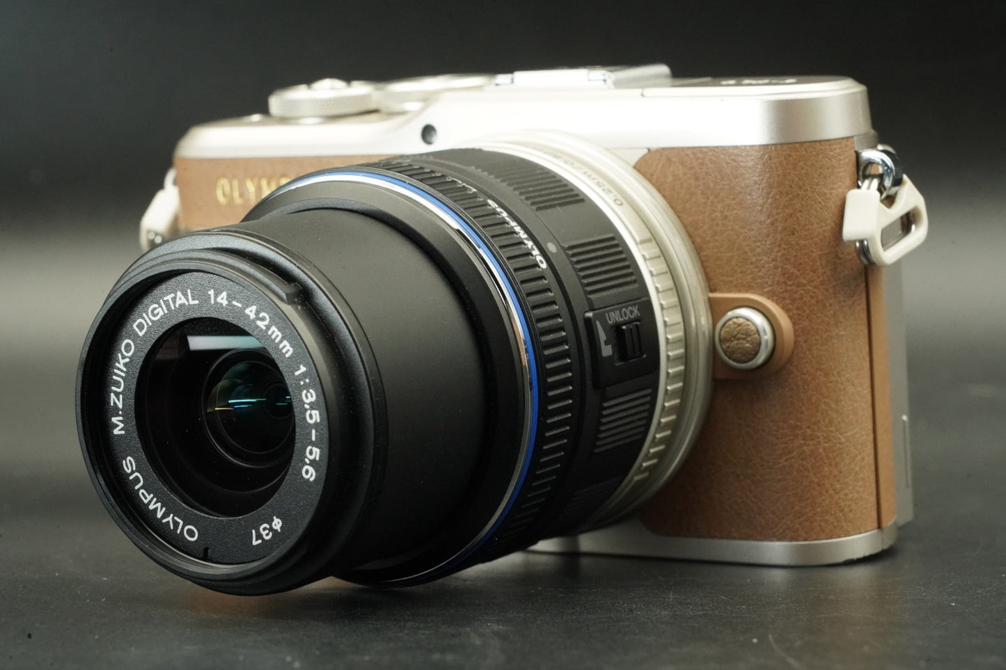 2156 cuts! OLYMPUS PEN E-PL9 Digital Camera w/ 2 Lens Brown US DUTY PAID 11572