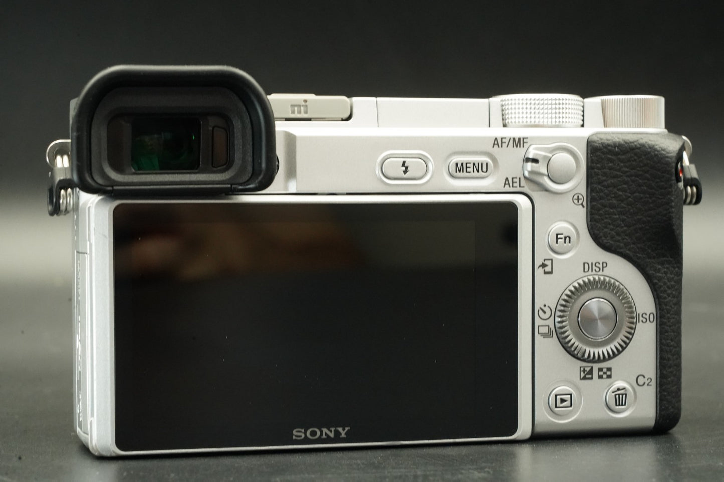 8739 cuts!! Sony A6400 Mirrorless Digital Camera with 2 Lenses Silver 11579